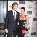 Halle Berry, étincelante avec son chéri, dans une robe qui met son décolleté... très sensuellement en valeur  !