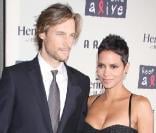 Halle Berry, étincelante avec son chéri, dans une robe qui met son décolleté... très sensuellement en valeur  !