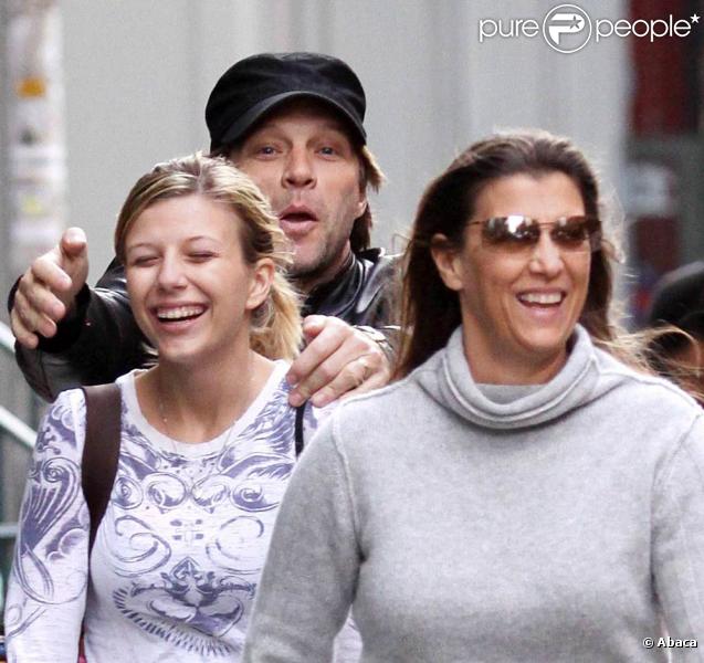 Jon Bon Jovi et les deux femmes de sa vie, Dorothea et Stephanie, dans Soho, début octobre 2009