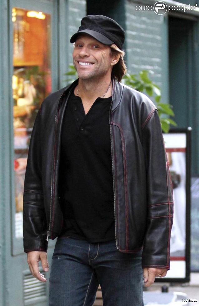 Jon Bon Jovi et les deux femmes de sa vie, Dorothea et Stephanie, dans Soho, début octobre 2009