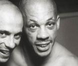 JoeyStarr, ici photographié par Richard Aujard avec Kool Shen (pour l'ouvrage Suprême NTM - On est encore là), persécuté par ses co-détenus, a dû être isolé à Fleury-Mérogis