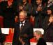 Première édition du Festival de cinéma de Lyon : le 17 octobre 2009, Clint Eastwood a reçu le premier Prix Lumière de l"histoire des mains de Bertrand Tavernier