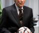 Clint Eastwood a donné le coup d"envoi de la rencontre Lyon-Sochaux à Gerland, le 17 octobre 2009