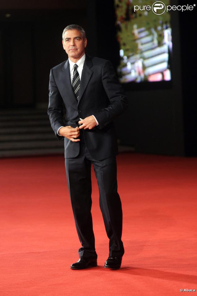George Clooney lors du 4e Festival du film international de Rome le 17 octobre 2009 pour la présentation de Up in the Air : un beau tapis rouge 