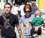 Pete Wentz, Ashlee Simpson et leur fils Bronx Mowgli à West Hollywood le 17 octobre 2009
