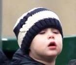 Liev Schreiber rentre chez lui après avoir emmené ses enfants Alexander Pete et Samuel Kai au parc à New York le 16 octobre 2009 
