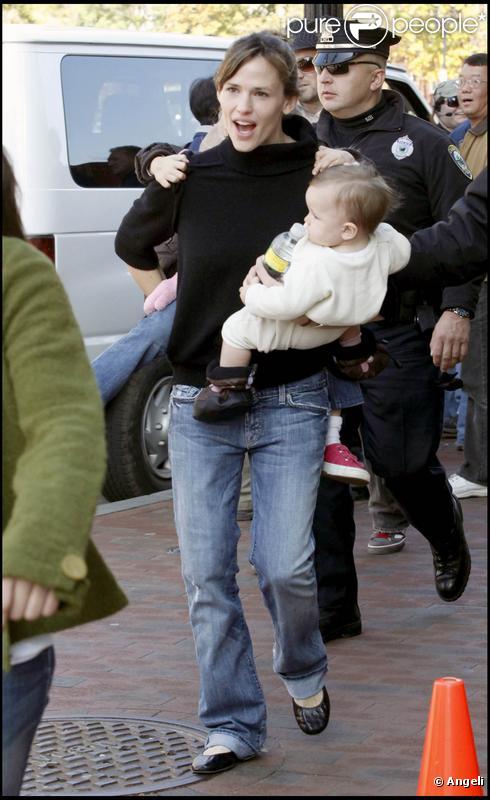 Jennifer Garner et ses filles à Boston (20 octobre 2009)