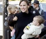 Jennifer Garner et ses filles à Boston (20 octobre 2009)