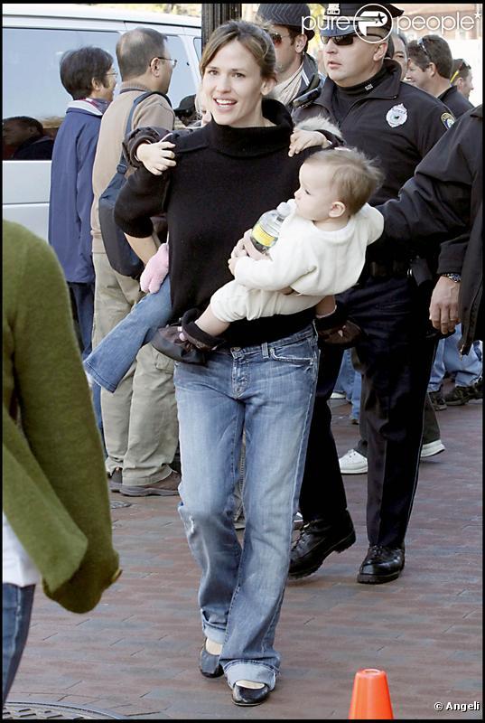 Jennifer Garner et ses filles à Boston (20 octobre 2009)