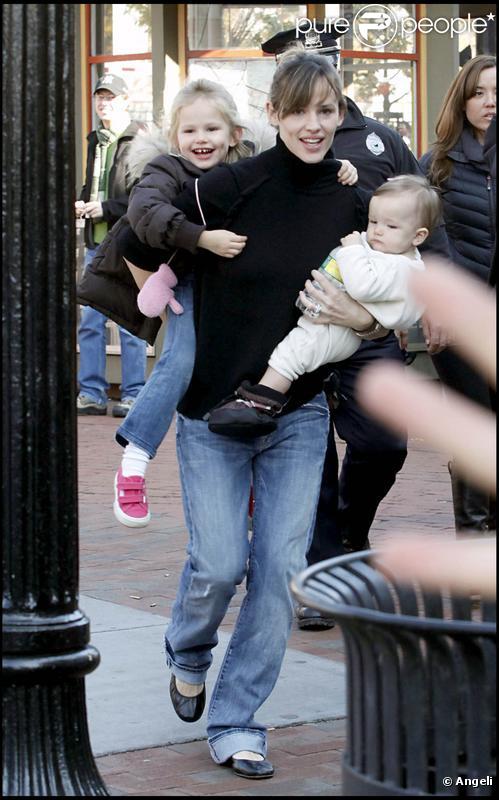 Jennifer Garner et ses filles à Boston (20 octobre 2009)