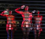 Les filles du Crazy Horse en vitrine du Printemps, boulevard Haussman, le 22 octobre à 21h.