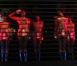 Les filles du Crazy Horse en vitrine du Printemps, boulevard Haussman, le 22 octobre à 21h.
