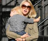 Naomi Watts avec Alexander dans les rues de New York, le 22/10/09