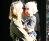 Naomi Watts avec Alexander dans les rues de New York, le 22/10/09