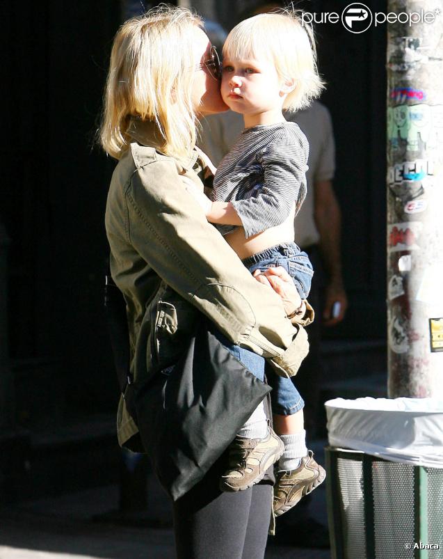 Naomi Watts avec Alexander dans les rues de New York, le 22/10/09