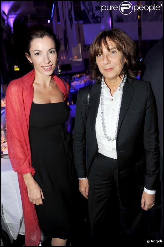 Aure Atika lors du bal jaune organisé par la fondation Ricard à la Fiac à Paris le 23 octobre 2009