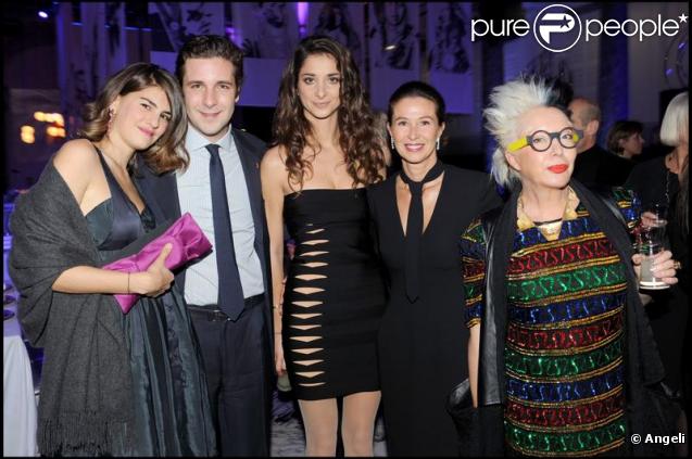  Paul Charles Ricard, Lorraine Ricard, Corinne Ricard et Orlan lors du bal jaune organisé par la fondation Ricard à la Fiac à Paris le 23 octobre 2009 