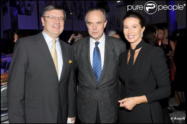 Frédéric Mitterrand et Corinne Ricard et lors du bal jaune organisé par la fondation Ricard à la Fiac à Paris le 23 octobre 2009