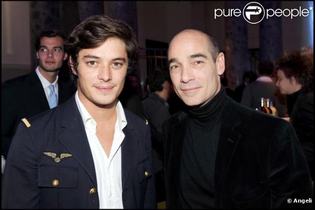 Aurélien Wiik et Jean-Marc Barr lors du bal jaune organisé par la fondation Ricard à la Fiac à Paris le 23 octobre 2009