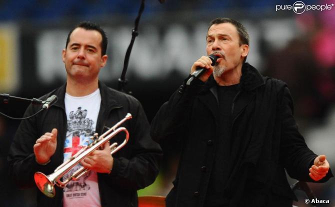 Florent Pagny a chanté avant le match Perpignan-Stade Français, au stade de France, le 24 octobre 2009.
