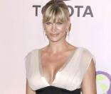 Natasha Henstridge et son joli décolleté, à l'occasion du 20e anniversaire de l'Environmental Media Association, qui s'est tenu aux Studios Paramount d'Hollywood, à Los Angeles, le 25 octobre 2009 !