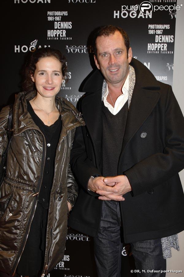 Chloé Lambert et Christian Vadim, à l'occasion de la signature du livre de Dennis Hopper -  Photographs 1961/1967  - et de la présentation des chaussures customisées par la star, dans la boutique Hogan, à Paris, le 22 octobre 2009 !