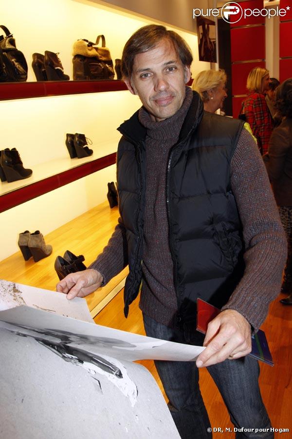Paul Belmondo, à l'occasion de la signature du livre de Dennis Hopper -  Photographs 1961/1967  - et de la présentation des chaussures customisées par la star, dans la boutique Hogan, à Paris, le 22 octobre 2009 !