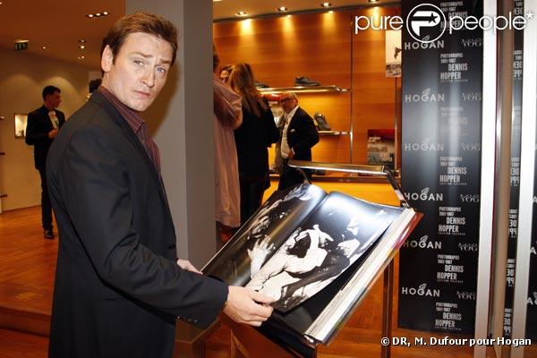 Benoît Magimel, à l'occasion de la signature du livre de Dennis Hopper -  Photographs 1961/1967  - et de la présentation des chaussures customisées par la star, dans la boutique Hogan, à Paris, le 22 octobre 2009 !