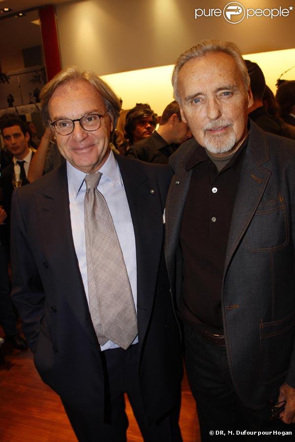 Diego Della Valle et Dennis Hopper, à l'occasion de la signature du livre de Dennis Hopper -  Photographs 1961/1967  - et de la présentation des chaussures customisées par la star, dans la boutique Hogan, à Paris, le 22 octobre 2009 !