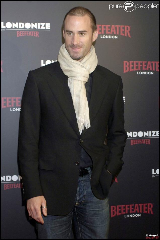 Joseph Fiennes sur tapis rouge. 