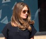 Rebecca Gayheart, très élégante, en robe de grossesse