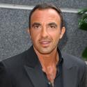 Nikos Aliagas dans la série R.I.S. Police Scientifique : Comédien ? Pas tout à fait...