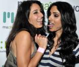 Lea Lando et Sandra Murugiah lors de la soirée de lancement de la chaîne MCE le 28 octobre 2009 au VIP Room