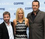 Le réalisateur Peter Billingsley, la ravissante Malin Akerman et le comédien Vince Vaughn, à l'occasion de la promotion de la comédie  Thérapie de Couples , à Rome, le 28 octobre 2009 !