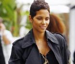 Halle Berry dans la peau d'une business woman dans les rues de Beverly Hills il y a quelques jours