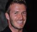  Avant de rencontrer sa Victoria, David Beckham n"accordait pas énormément d"importance à son aspect physique. Mais quand Posh Spice est dans la place, le tartre... s"efface ! Aujourd"hui le footballeur a l"un des sourires les plus craquants ! 