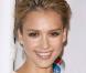 Avant de se blanchir les dents, Jessica Alba était presque parfaite, mais aujourd"hui, elle est... parfaite ! Mais avec un sourire si magnifique, pourquoi fait-elle si souvent la tête ! Pas très généreuse...