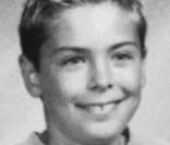 Regardez comme il était craquant... Une bouille d'ange et des dents du bonheur, Zac Efron était à croquer. Mais après avoir porté un appareil dentaire, fini la route du bonheur, Zac opte pour un sourire hollywoodien !
 &nbsp; 
 