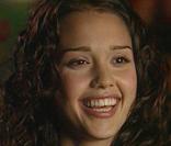 Avant de se blanchir les dents, Jessica Alba était presque parfaite, mais aujourd'hui, elle est... parfaite ! Mais avec un sourire si magnifique, pourquoi fait-elle si souvent la tête ! Pas très généreuse...