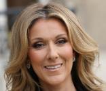 Très complexée quand elle était jeune, Céline Dion peut dire merci à la chirurgie ! En plus du système pileux pas vraiment au top, la diva québecquoise devait absolument revoir ce sourire désastreux... Mais aujourd'hui, Céline peut de nouveau sourire