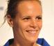 Pas besoin de jolies dents pour nager plus vite mais pour séduire son beau Frédérik Bosquet, Laure Manaudou a dû remettre ses dents en place... Aujourd"hui elle est rayonnante ! 