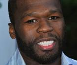 50 Cent est un rappeur et se doit de faire peur... Alors forcément ce petit sourire craquant avec ses dents du bonheur, ce n'est pas vraiment le top ! 