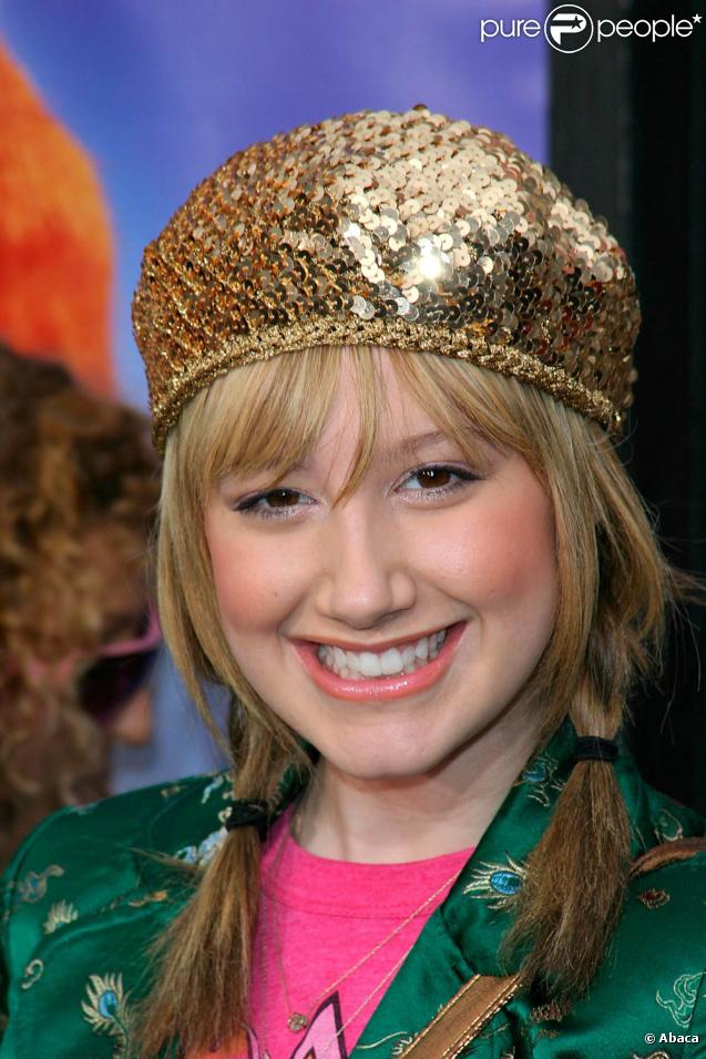 Avant d'entrer dans l'High School Musical et de s'offrir un nouveau nez, Ashley Tisdale est passée sur le siège du dentiste afin de bien aligner ses jolies petites dents ! 