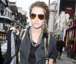 Ke$ha, un look atypique... et une personnalité artistique qui séduit les artistes en tout genre !