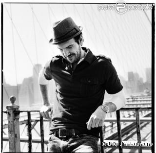 Gérald de Palmas a dévoilé Dans une larme comme second single de l'album  Sortir  (parution le 16 novembre 2009)