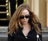 Stella McCartney sort de l'école à Londres le 2 novembre 2009