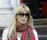 Claudia Schiffer sort de l'école à Londres le 3 novembre 2009