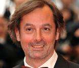  S'il était indiscipliné sur le plateau de On a tout essayé, à l'école, Christophe Alévêque était pire ! Mais après s'y être mis à deux fois pour obtenir son bac, il entre en prépa commerce et sortira premier au concours de l'ESC Paris ! 