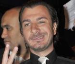  Michaël Youn est aussi passé par la case ESC mais à Nice ! Une fois son diplôme en poche en 96, il lâche ses études pour sa véritable passion. De la prépa commerciale au Morning Live... il n'y a qu'un pas ! 
 