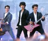 Les Jonas Brothers seront-ils récompensés ce soir dans la catégorie Meilleur groupe ? 